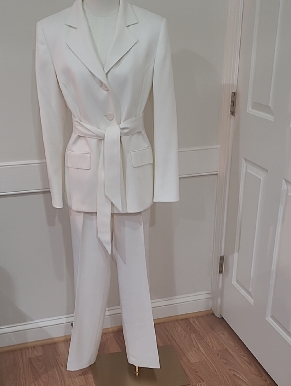 Le Suit Essential White Belted Blazer & Wide-Leg Pant Set - Size 12P